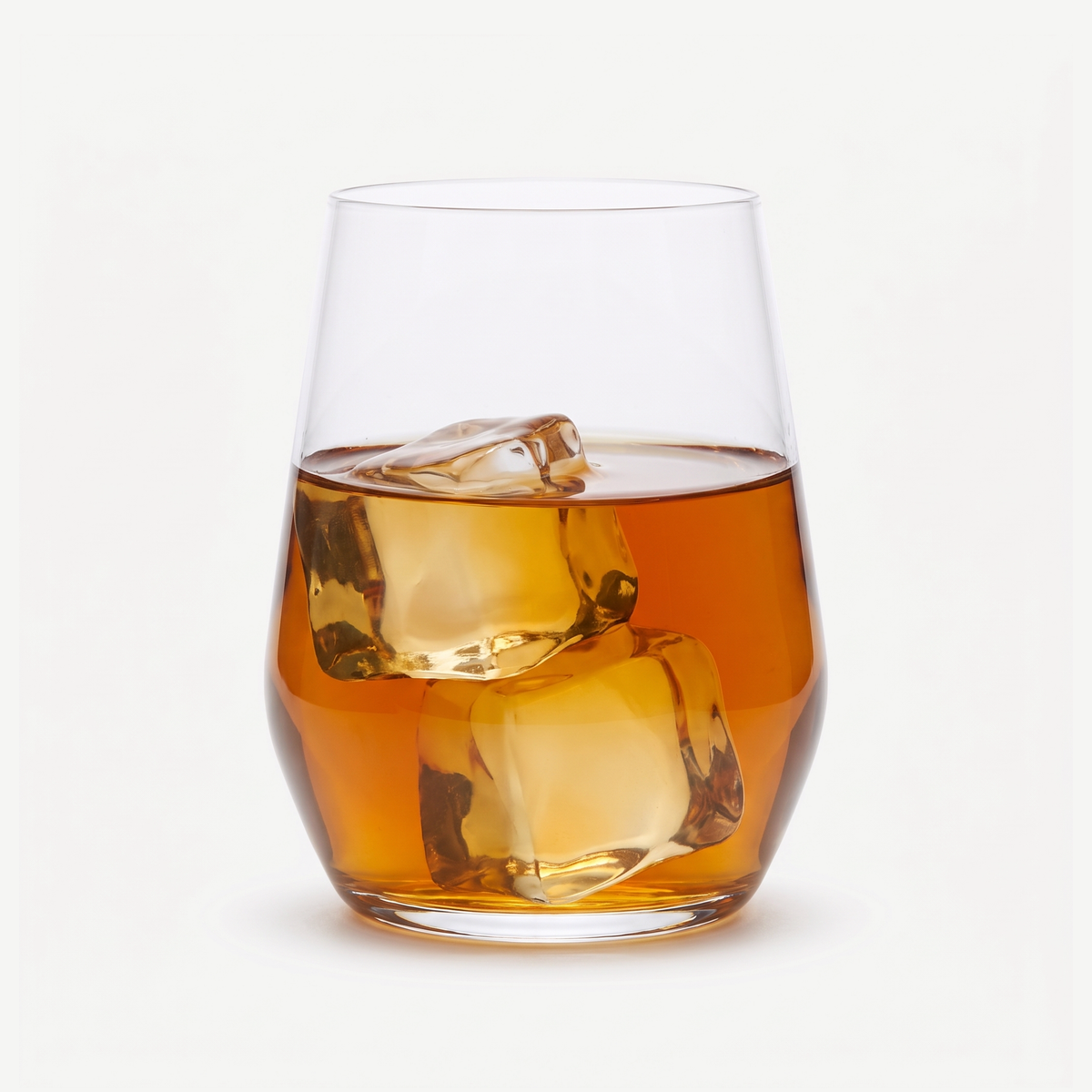 Bormioli Rocco Electra Tumbler 38 Cl gevuld met whisky en ijs