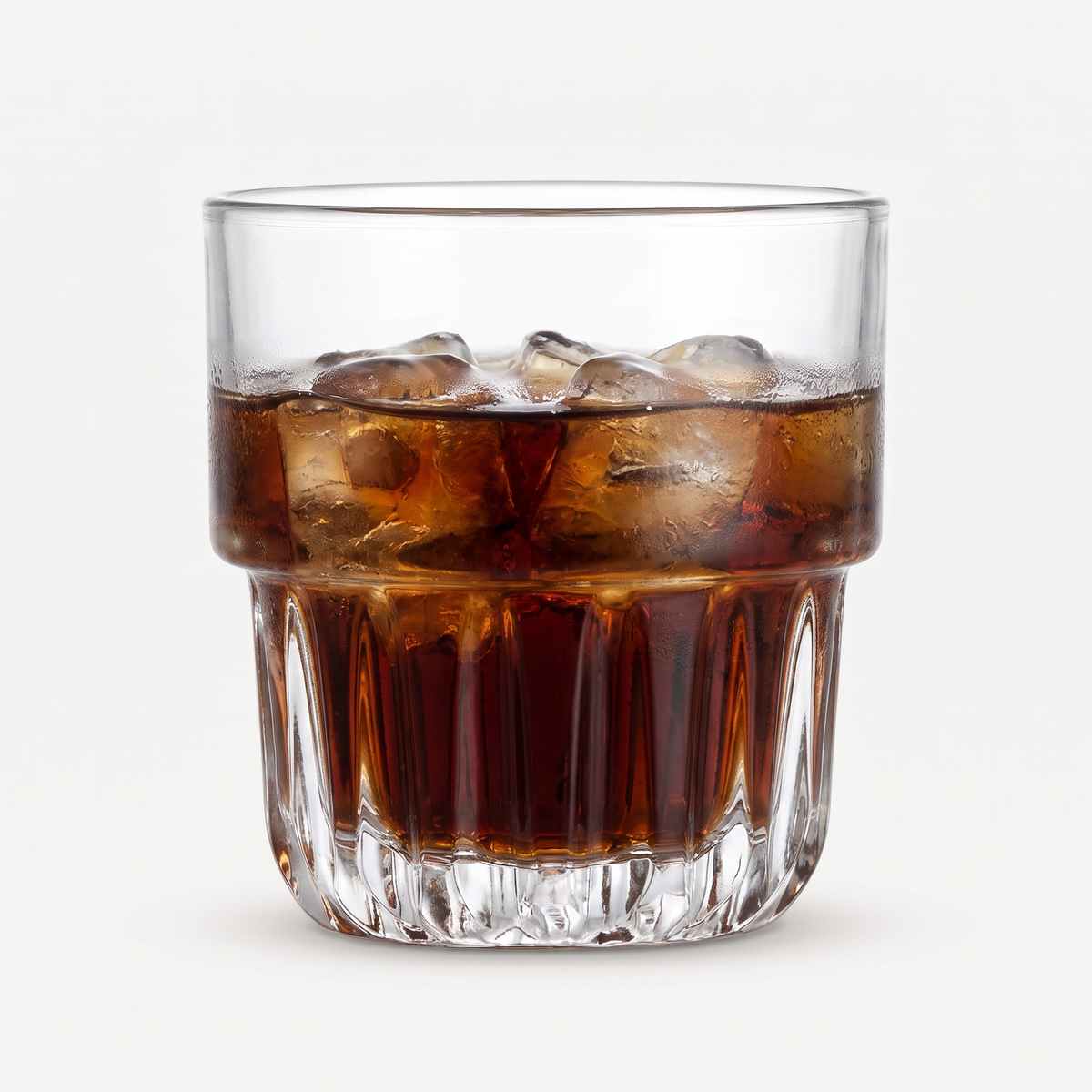 Onis Summit Tumbler 26,5 Cl gevuld met cola en ijs