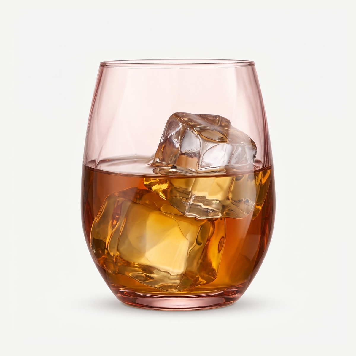 Chef & Sommelier Arpege Tumbler 36 Cl Roze gevuld met whisky en ijs