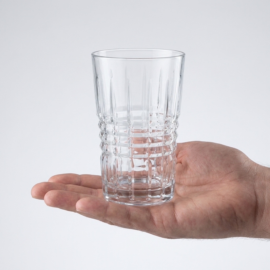 Arcoroc Old Square tumbler 36 cl in hand voor formaatindicatie