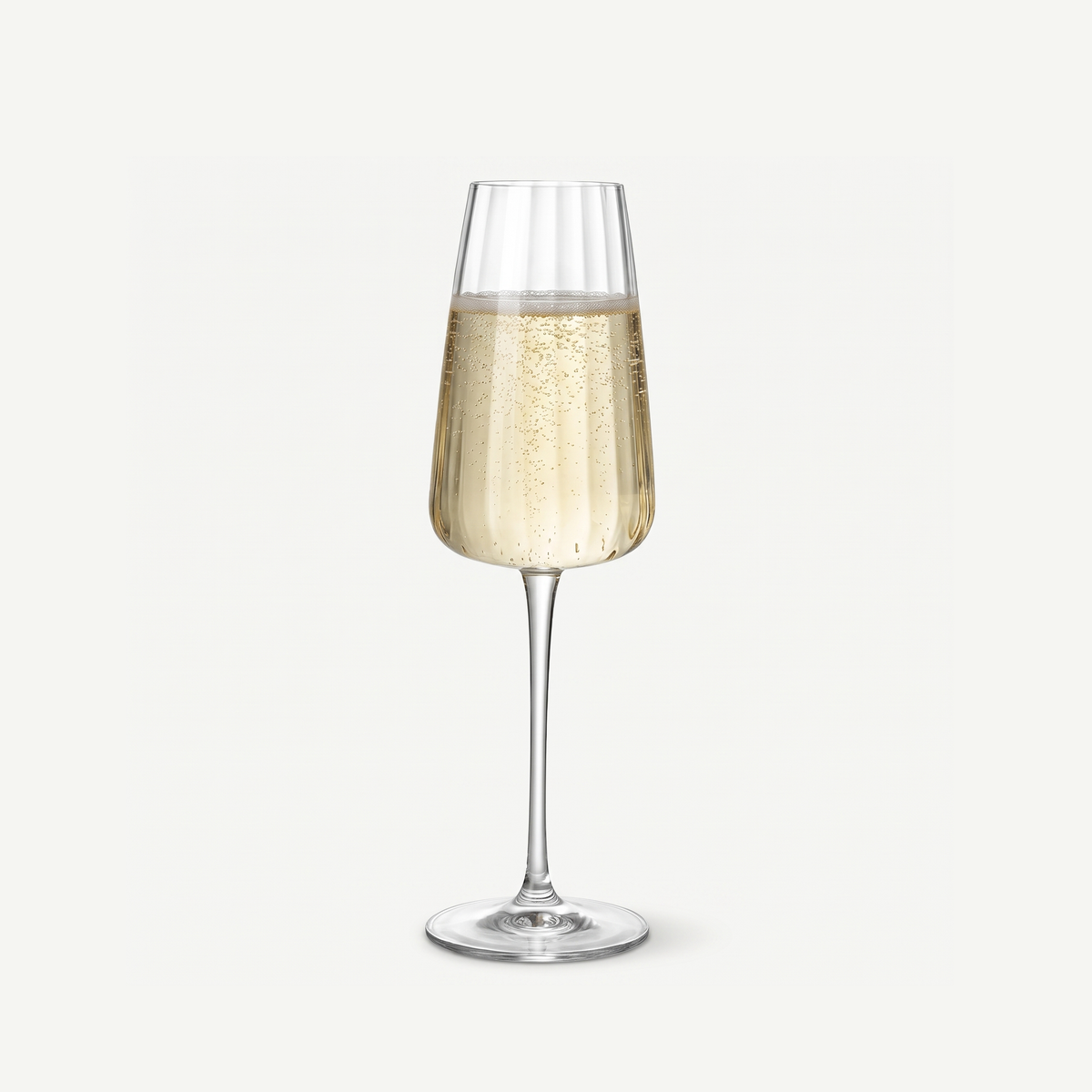 Luigi Bormioli Speakeasies Swing Champagneglas / Flutes 21 Cl gevuld met champagne