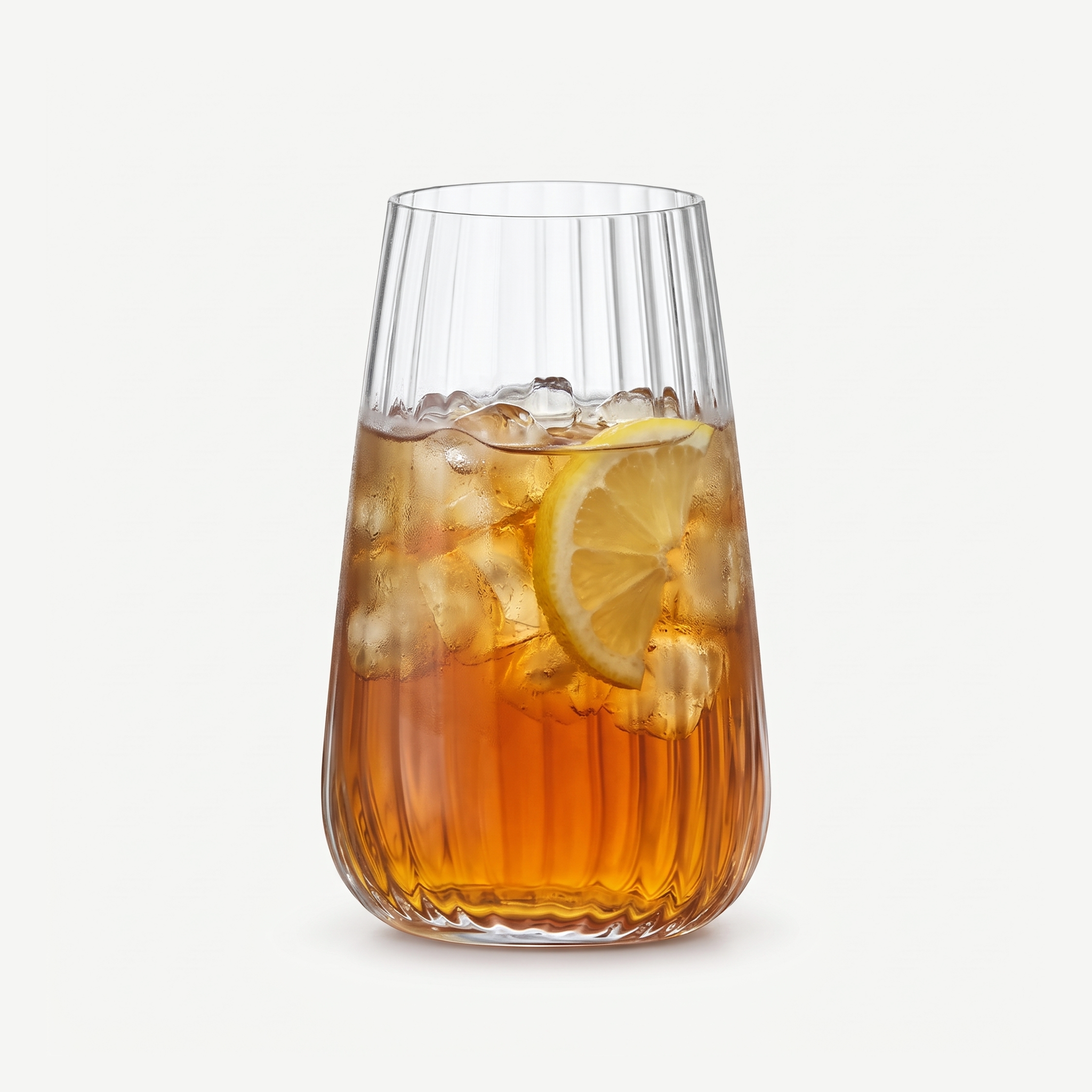 Luigi Bormioli Speakeasies Swing Longdrinkglas 57 Cl Hi-Ball gevuld met ijsthee