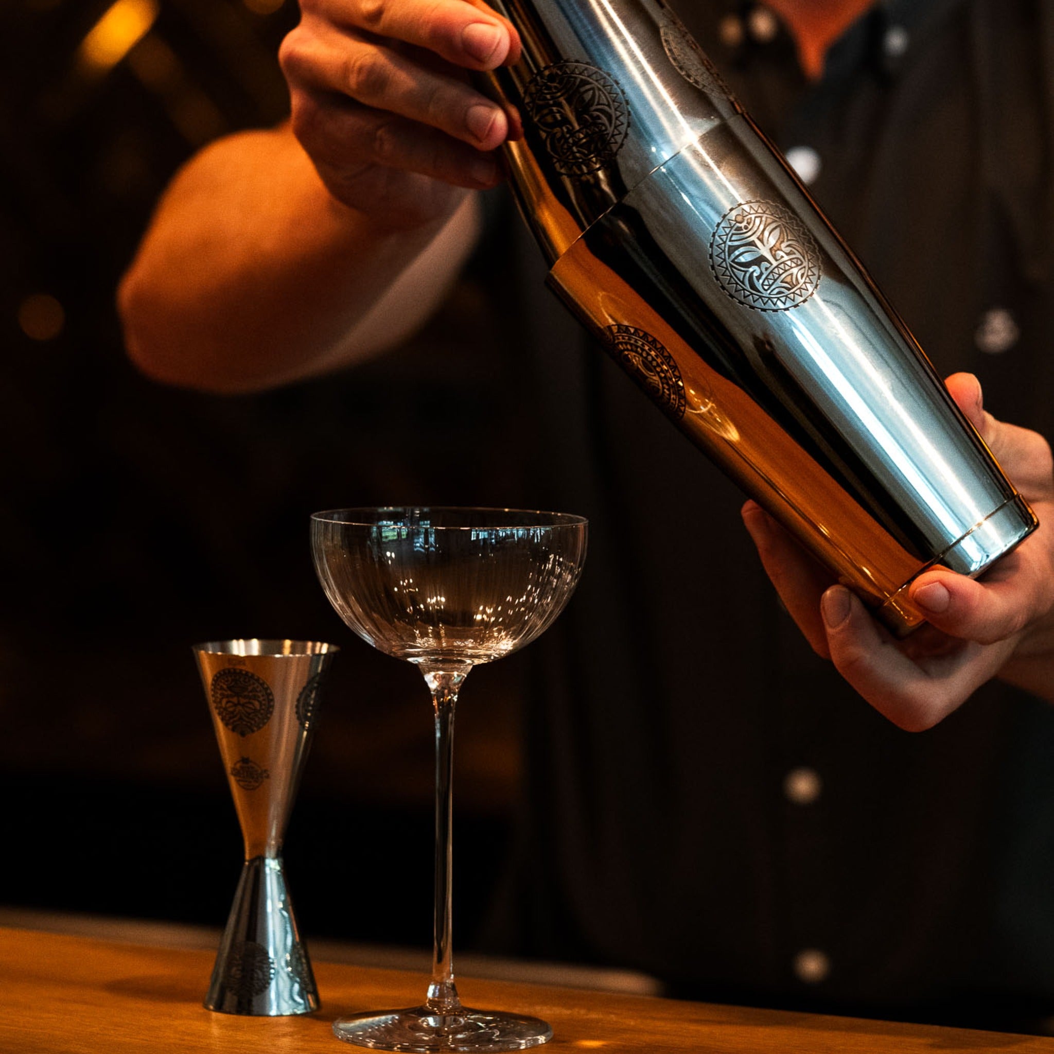 Bar Professional Maori Jigger in gebruik