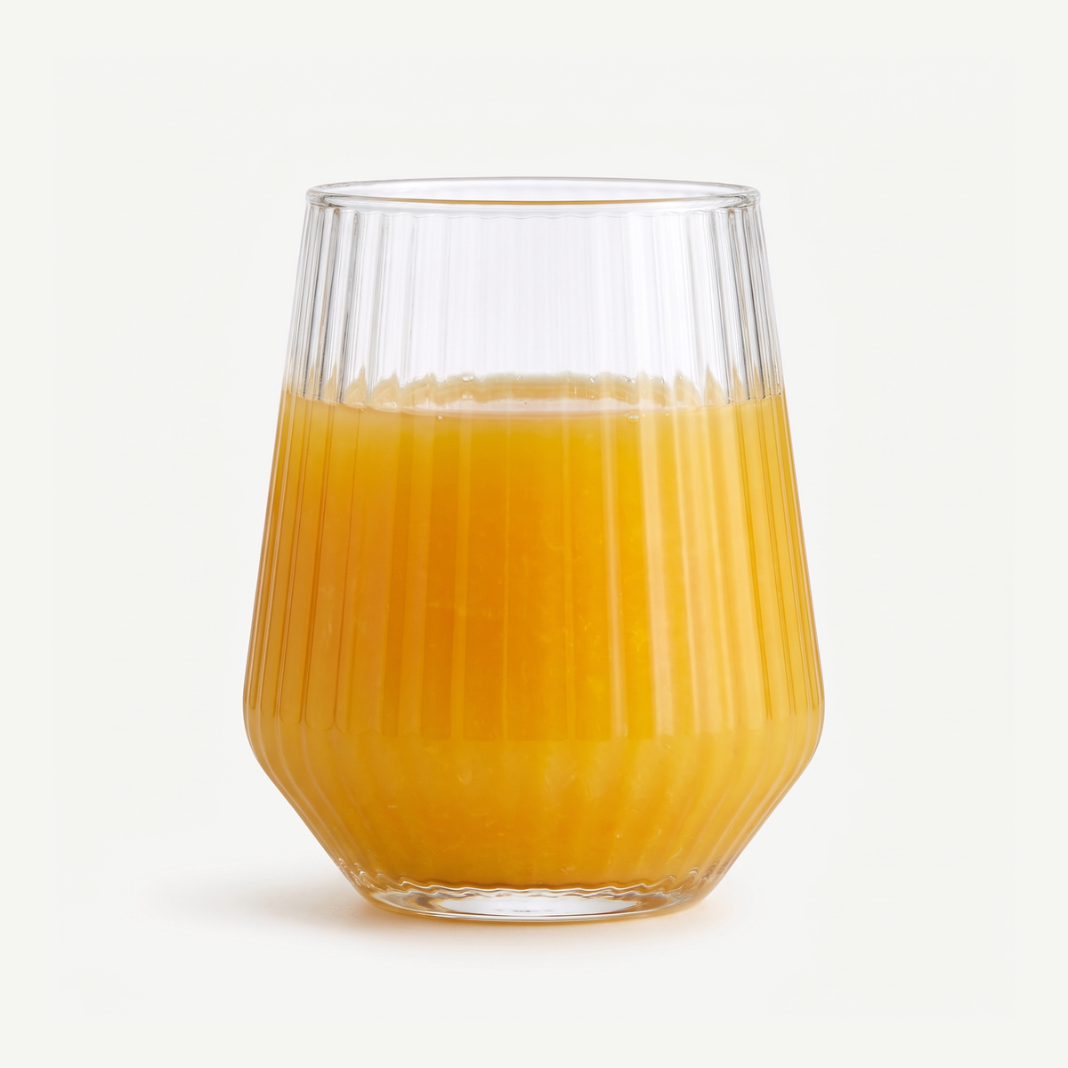 Pasabahce Allegra Focus Tumbler 42,5 Cl gevuld met sinaasappelsap
